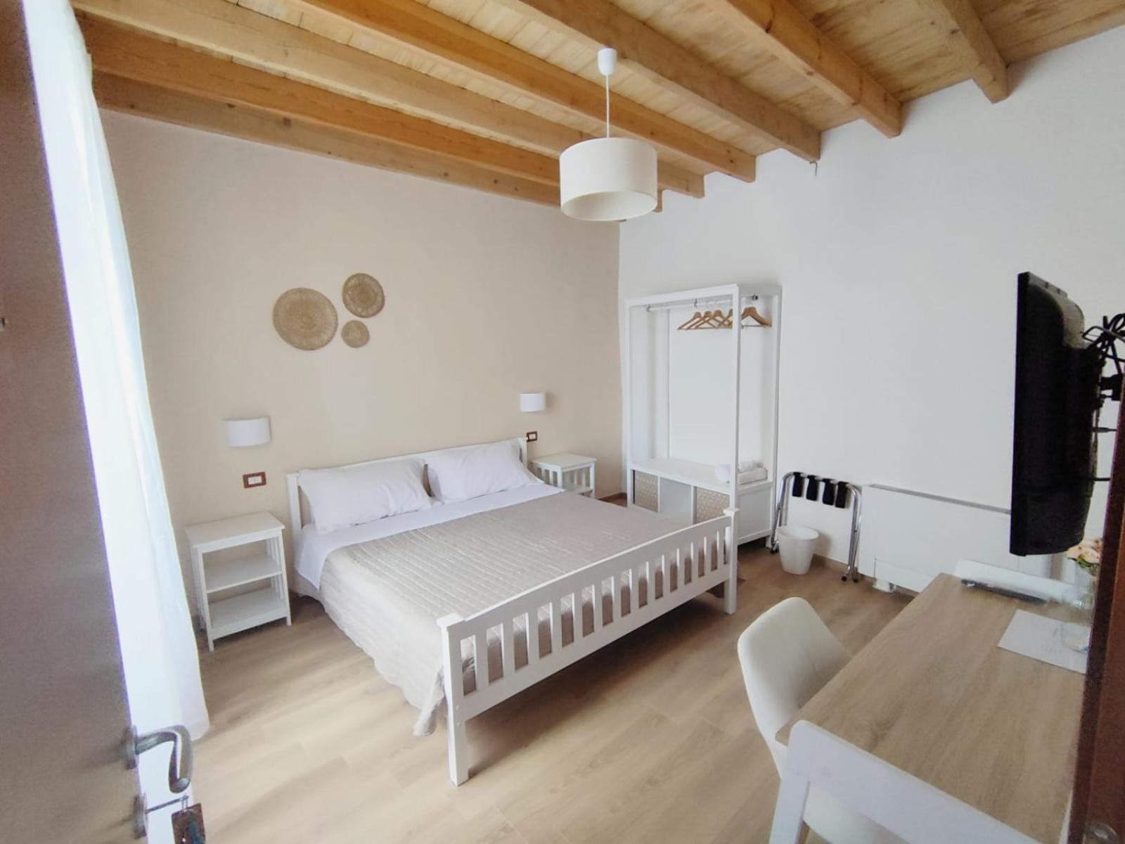 Donna Raffaela Bed and Breakfast Tertenìa Eksteriør billede