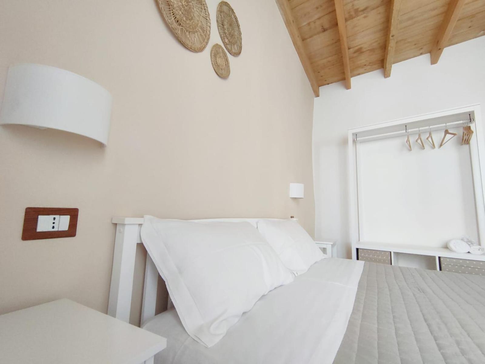 Donna Raffaela Bed and Breakfast Tertenìa Eksteriør billede